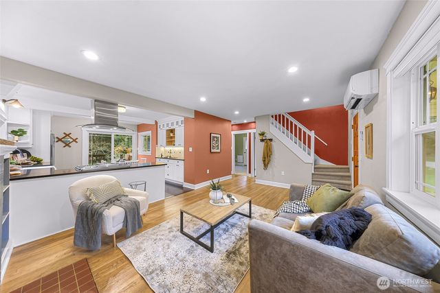 1420 E Maplewood Avenue, Bellingham, WA 98225