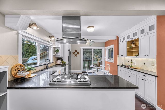 1420 E Maplewood Avenue, Bellingham, WA 98225