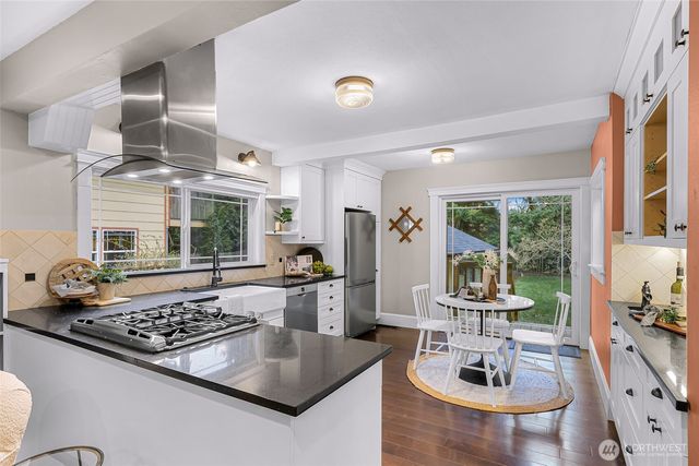 1420 E Maplewood Avenue, Bellingham, WA 98225