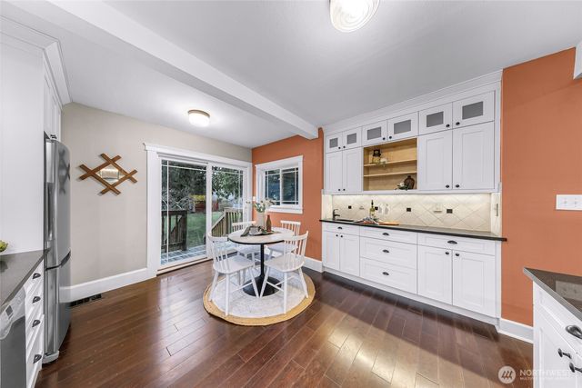 1420 E Maplewood Avenue, Bellingham, WA 98225