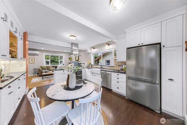 1420 E Maplewood Avenue, Bellingham, WA 98225