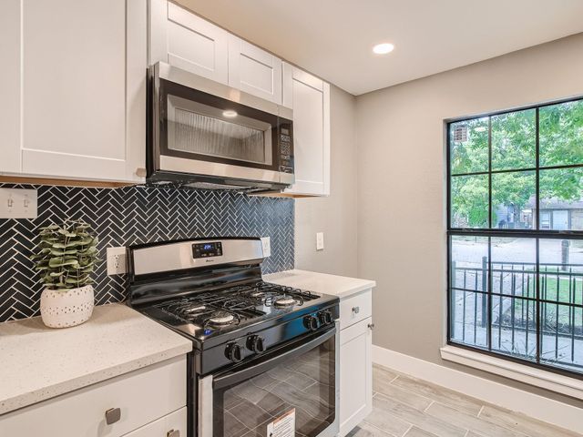 2503 Lakehurst DR, Austin, TX 78744