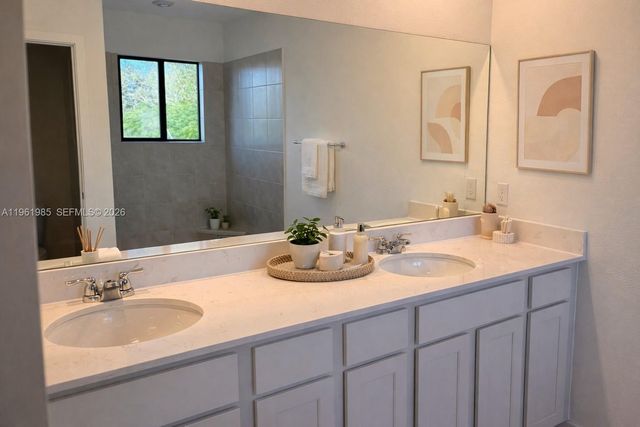 4829 Dillion St, Lake Worth, FL 33463