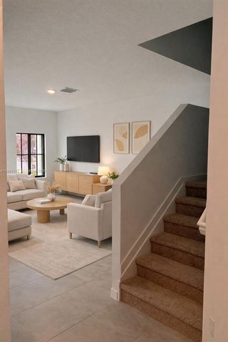 4829 Dillion St, Lake Worth, FL 33463