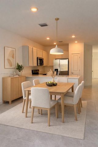 4829 Dillion St, Lake Worth, FL 33463