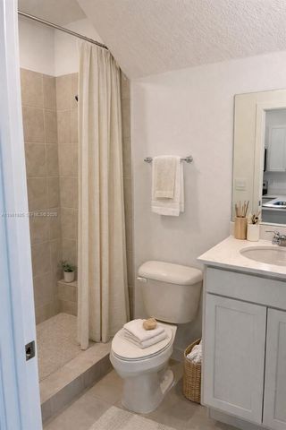 4829 Dillion St, Lake Worth, FL 33463