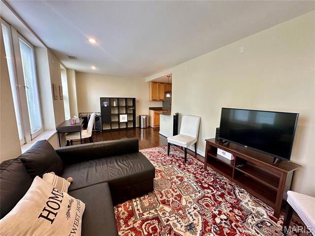 5330 Pershing Avenue 402, St Louis, MO 63112