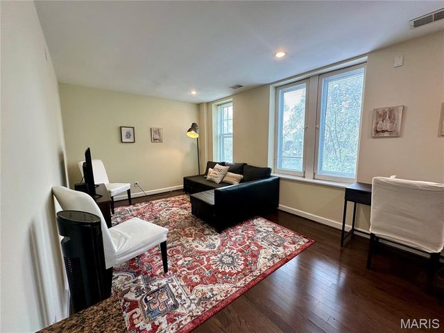 5330 Pershing Avenue 402, St Louis, MO 63112