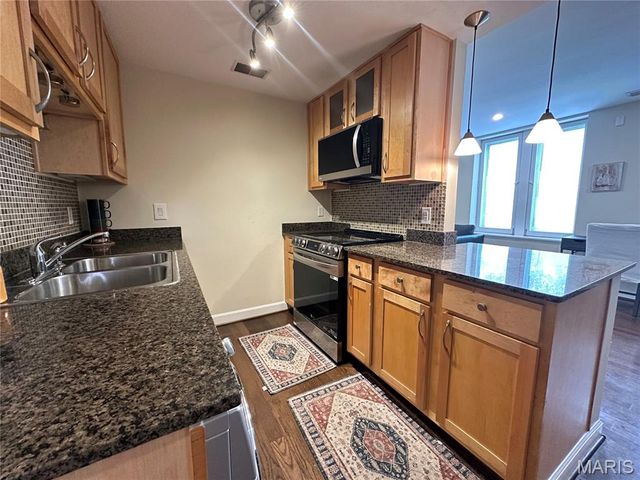 5330 Pershing Avenue 402, St Louis, MO 63112