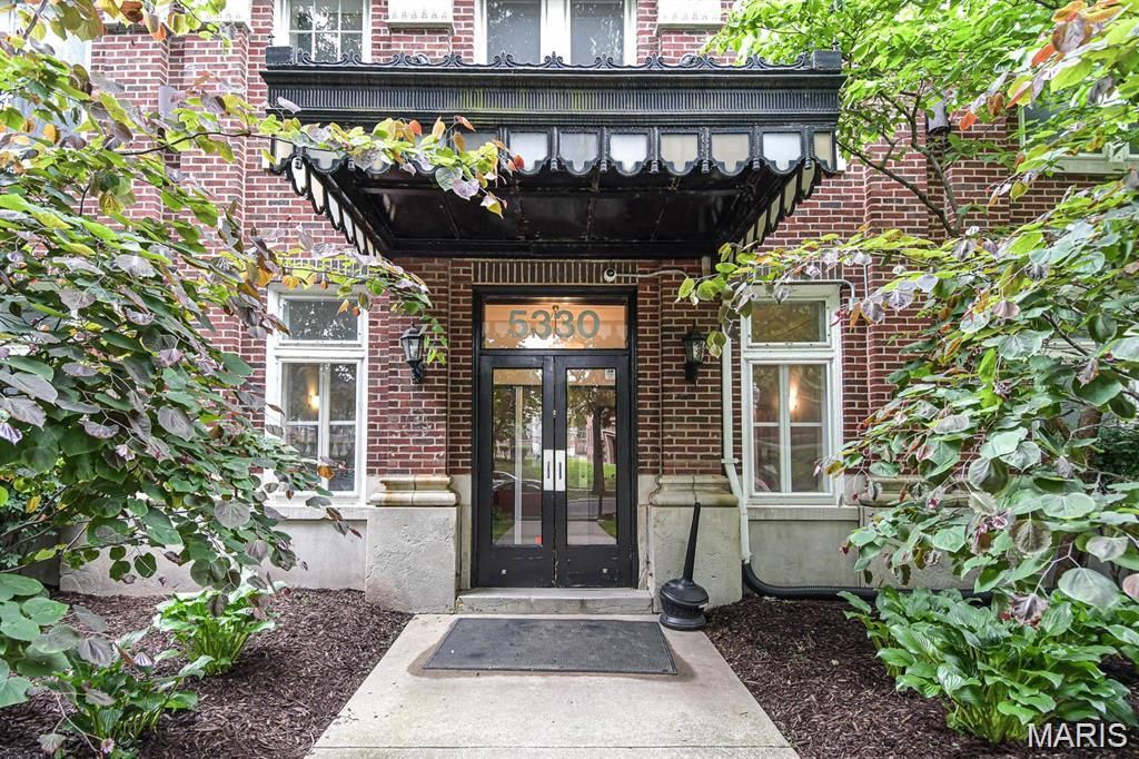 5330 Pershing Avenue 402, St Louis, MO 63112