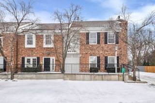 610 W Roosevelt Road D2, Wheaton, IL 60189