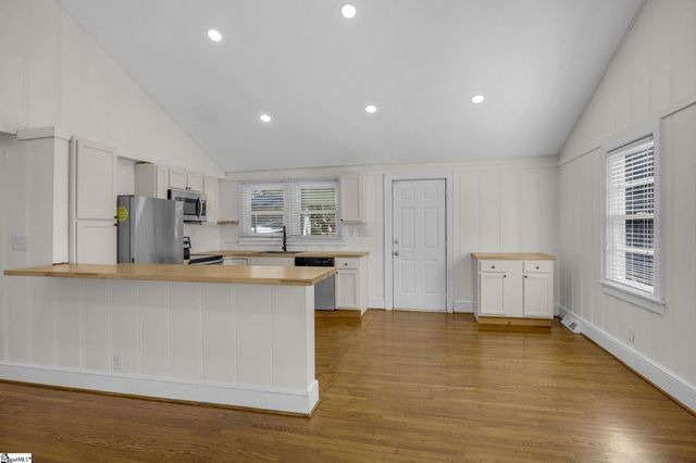 605 S Mountain View Road, Greer, SC 29651