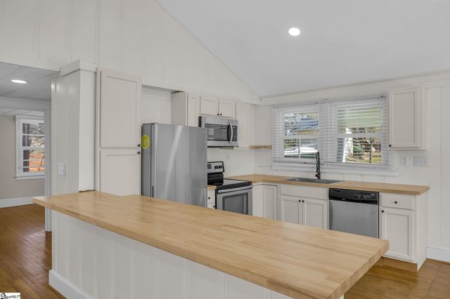 605 S Mountain View Road, Greer, SC 29651