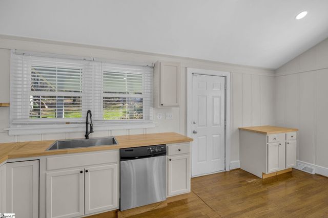 605 S Mountain View Road, Greer, SC 29651