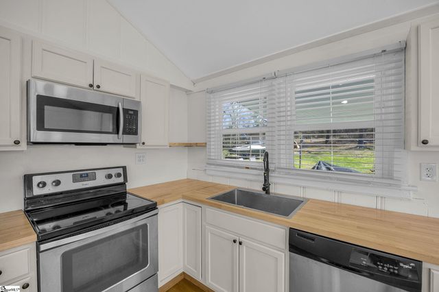 605 S Mountain View Road, Greer, SC 29651