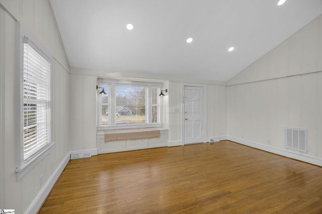 605 S Mountain View Road, Greer, SC 29651