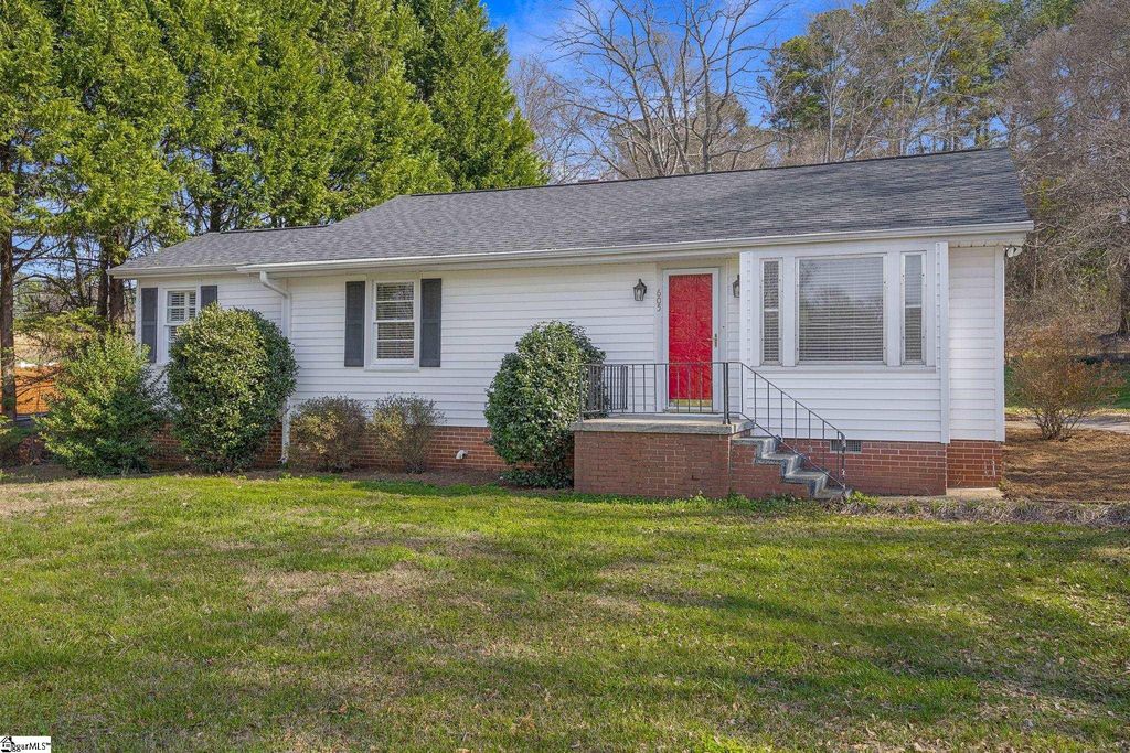 605 S Mountain View Road, Greer, SC 29651