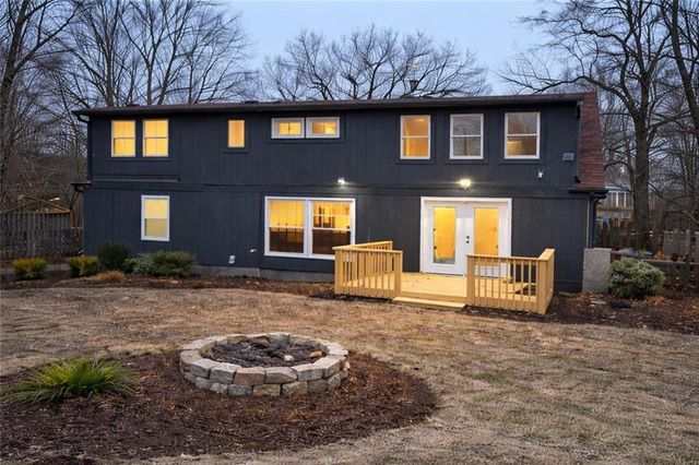 12007 E Alberta Street, Sugar Creek, MO 64054