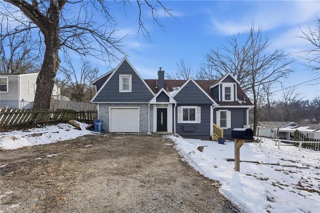 12007 E Alberta Street, Sugar Creek, MO 64054