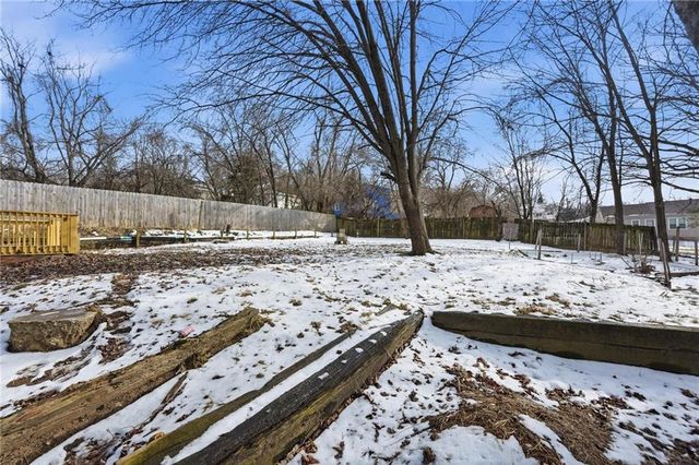 12007 E Alberta Street, Sugar Creek, MO 64054