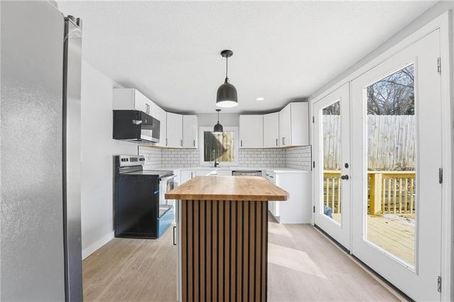 12007 E Alberta Street, Sugar Creek, MO 64054