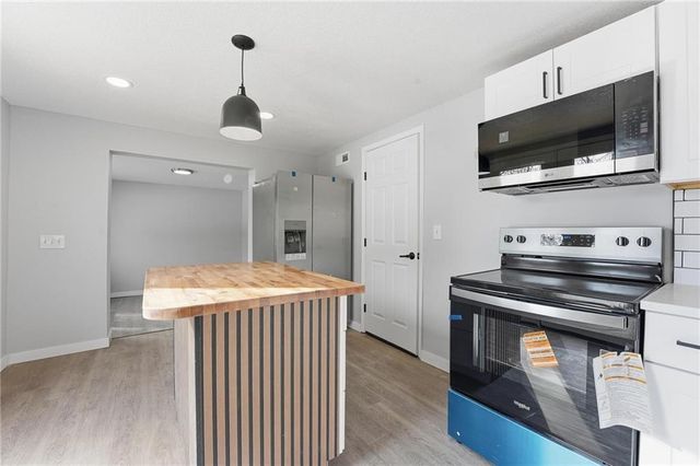 12007 E Alberta Street, Sugar Creek, MO 64054