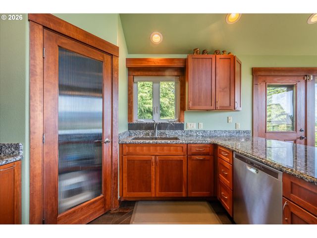 650 BOOT HILL Rd, Port Orford, OR 97465