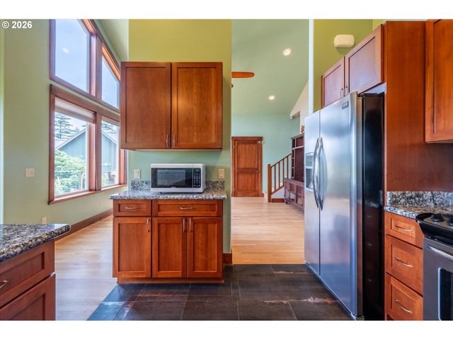 650 BOOT HILL Rd, Port Orford, OR 97465