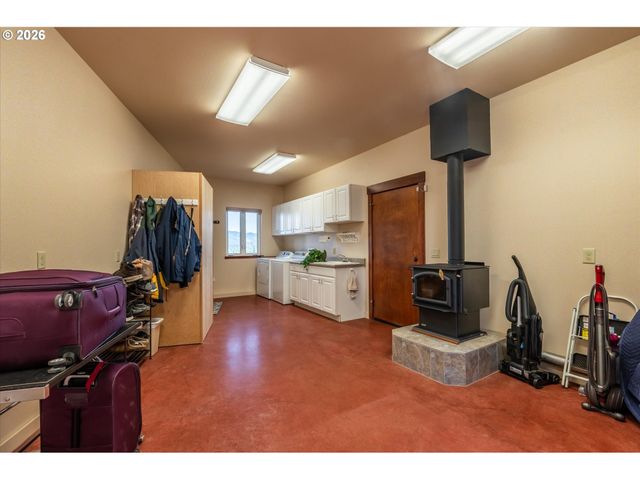 650 BOOT HILL Rd, Port Orford, OR 97465