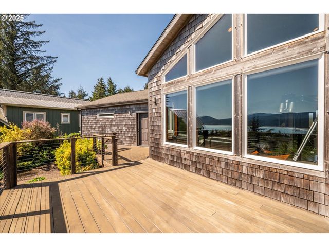 650 BOOT HILL Rd, Port Orford, OR 97465