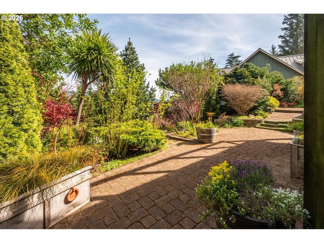 650 BOOT HILL Rd, Port Orford, OR 97465