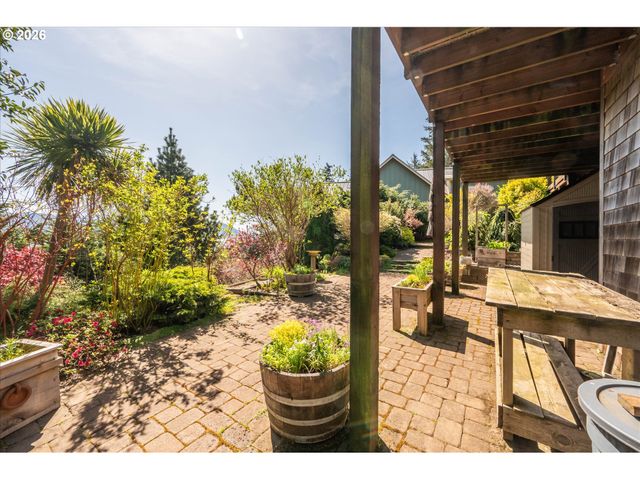 650 BOOT HILL Rd, Port Orford, OR 97465