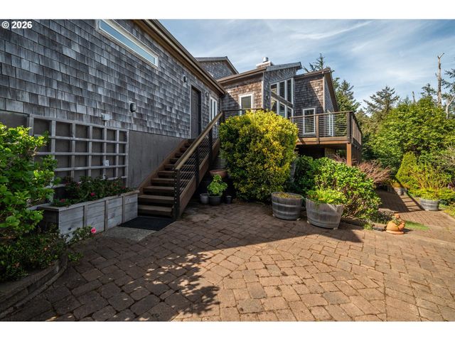 650 BOOT HILL Rd, Port Orford, OR 97465