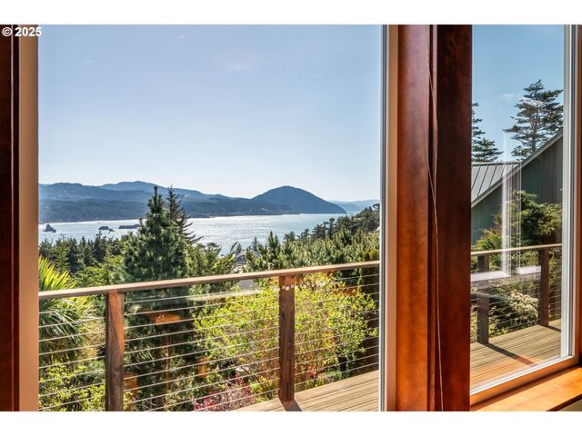 650 BOOT HILL Rd, Port Orford, OR 97465