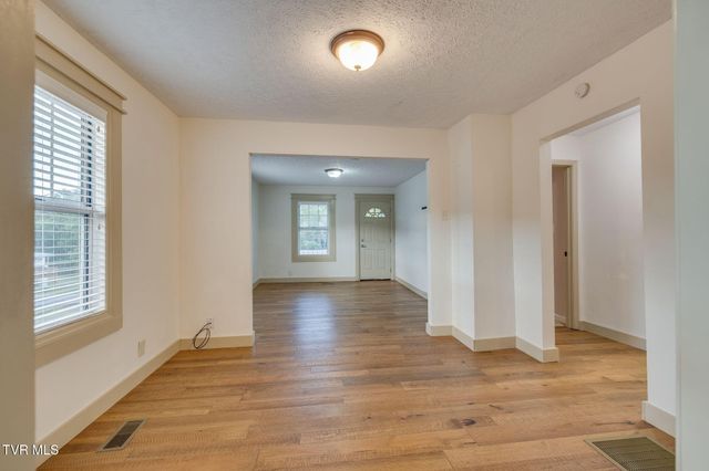 1075 Oak Drive Circle, Kingsport, TN 37665