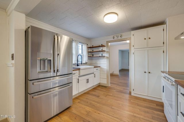 1075 Oak Drive Circle, Kingsport, TN 37665