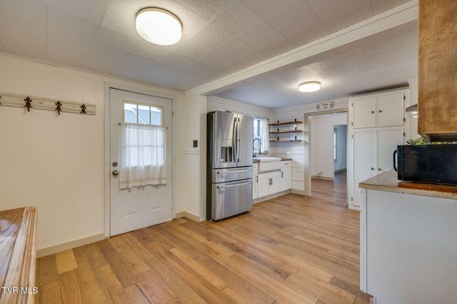 1075 Oak Drive Circle, Kingsport, TN 37665
