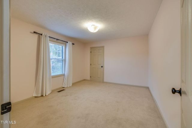 1075 Oak Drive Circle, Kingsport, TN 37665