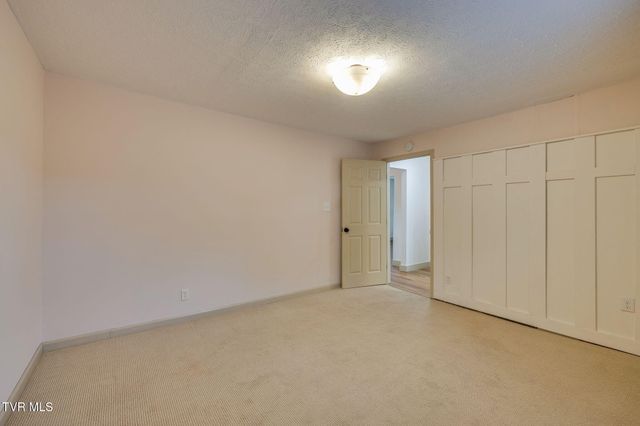 1075 Oak Drive Circle, Kingsport, TN 37665