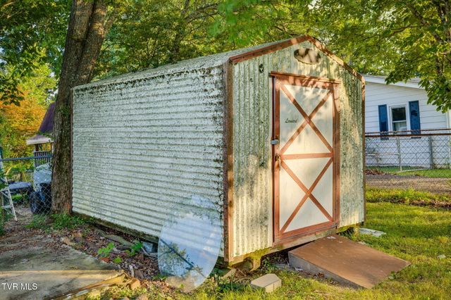 1075 Oak Drive Circle, Kingsport, TN 37665