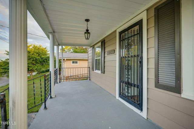 1075 Oak Drive Circle, Kingsport, TN 37665
