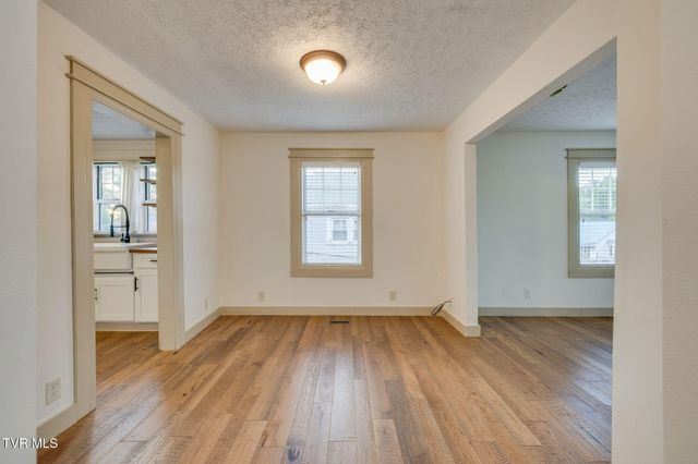 1075 Oak Drive Circle, Kingsport, TN 37665