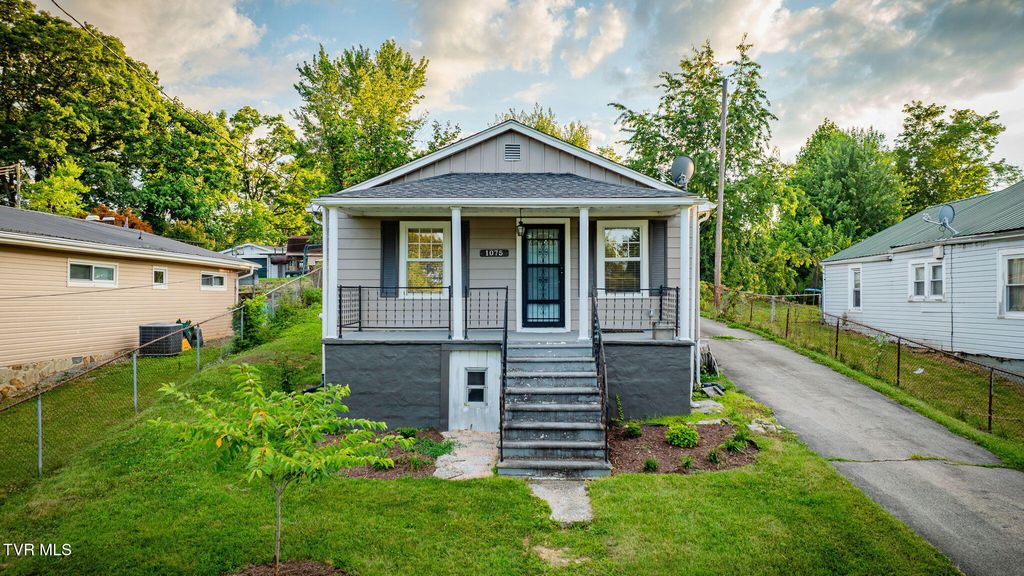 1075 Oak Drive Circle, Kingsport, TN 37665