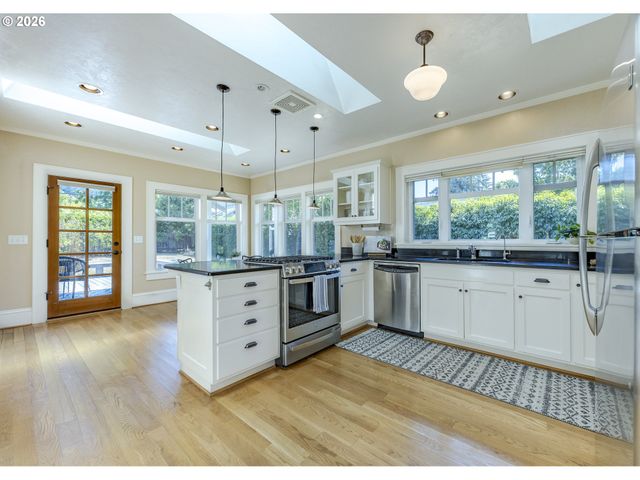 1545 VILLARD St, Eugene, OR 97403