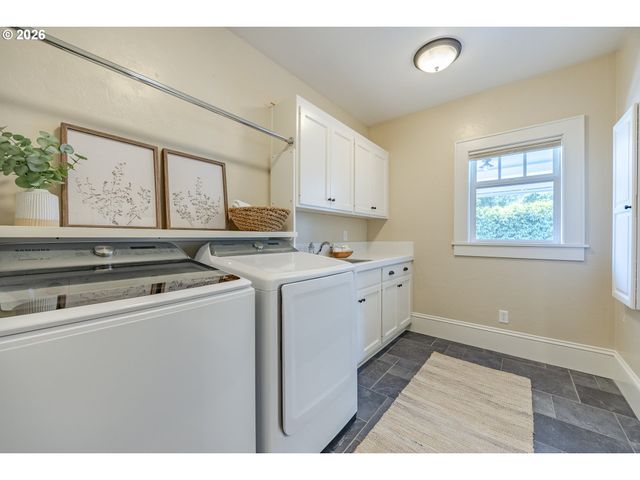 1545 VILLARD St, Eugene, OR 97403