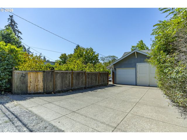 1545 VILLARD St, Eugene, OR 97403