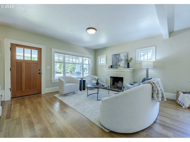 1545 VILLARD St, Eugene, OR 97403