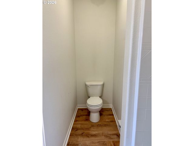 595 Nw LOST SPRINGS Ter 402, Portland, OR 97229