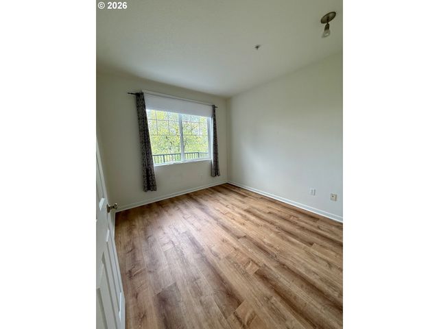 595 Nw LOST SPRINGS Ter 402, Portland, OR 97229
