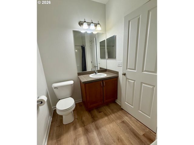 595 Nw LOST SPRINGS Ter 402, Portland, OR 97229